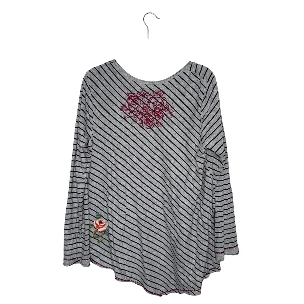 JW Los Angeles Johnny Was Top Womens Medium Grey Striped Floral Embroidered Boho